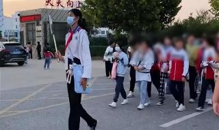 12岁小学生身高1.9米